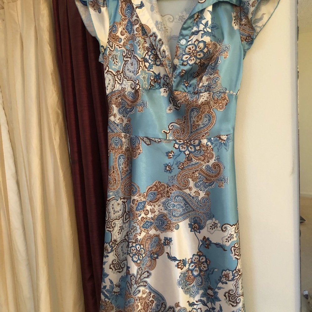 Spring dress - Picture 3 of 3